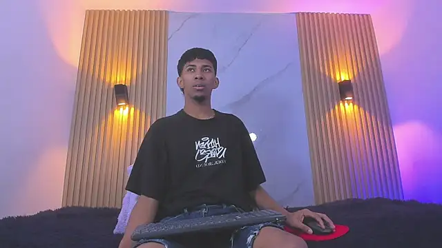 Ethan thouse online show from 10/10/25, 03:16