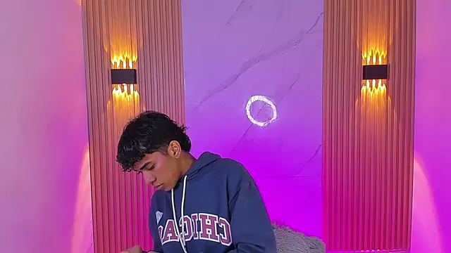 Ethan thouse online show from 12/04/25, 07:11