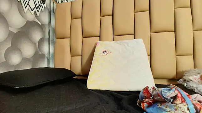 Snapshot of hannah_teehn chatting on 10/16/25, 07:04 hannah teehn online show from 10/16/25, 07:04