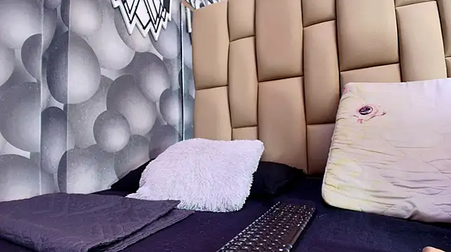 Snapshot of hannah_teehn chatting on 11/05/25, 07:03 hannah teehn online show from 11/05/25, 07:03