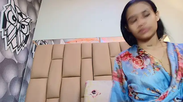 Snapshot of hannah_teehn chatting on 11/11/25, 07:14 hannah teehn online show from 11/11/25, 07:14