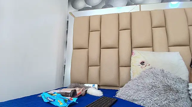 Snapshot of hannah_teehn chatting on 11/28/25, 07:05 hannah teehn online show from 11/28/25, 07:05