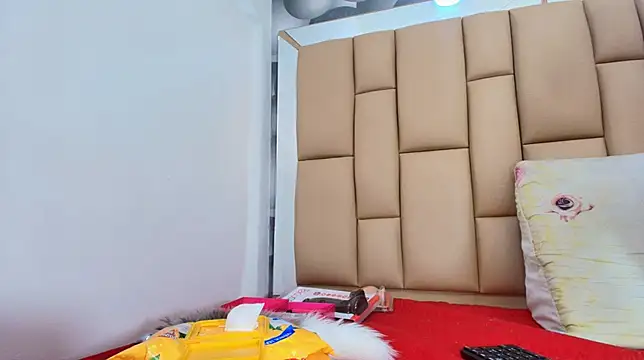 Snapshot of hannah_teehn chatting on 12/02/25, 07:09 hannah teehn online show from 12/02/25, 07:09