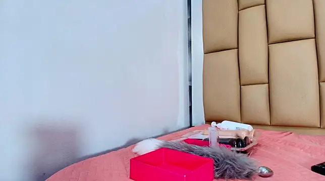 Snapshot of hannah_teehn chatting on 12/04/25, 07:11 hannah teehn online show from 12/04/25, 07:11