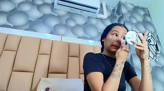 Snapshot of hannah_teehn chatting on 12/16/25, 07:08 hannah teehn online show from 12/16/25, 07:08