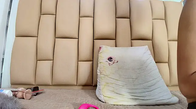 Snapshot of hannah_teehn chatting on 12/20/25, 07:10 hannah teehn online show from 12/20/25, 07:10