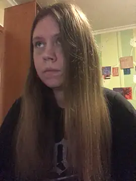 Snapshot of LunaVirelle chatting on 03/21/26, 04:32 LunaVirelle online show from 03/21/26, 04:32