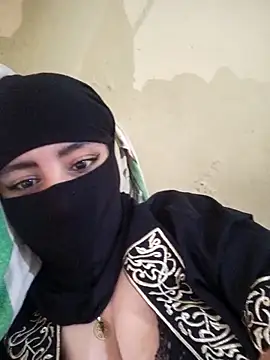 Snapshot of arab_dam chatting on 11/18/25, 10:36 arab dam online show from 11/18/25, 10:36