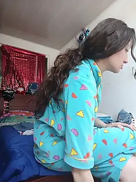 Lucy colee online show from 11/18/25, 04:44