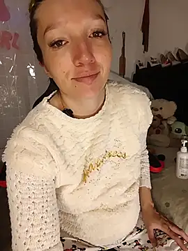 Snapshot of Lucy_colee chatting on 04/13/26, 03:28 Lucy colee online show from 04/13/26, 03:28