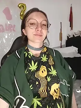 Snapshot of Lucy_colee chatting on 04/21/26, 01:18 Lucy colee online show from 04/21/26, 01:18