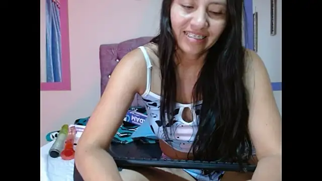 Snapshot of naya_10 chatting on 06/21/26, 01:24 naya 10 online show from 06/21/26, 01:24
