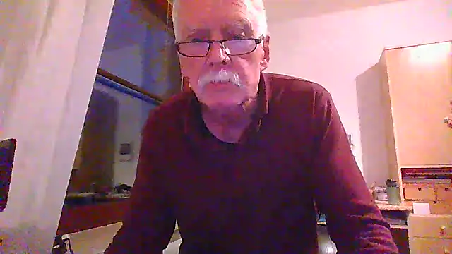 Snapshot of super-snoopy chatting on 11/24/25, 03:45 super-snoopy online show from 11/24/25, 03:45