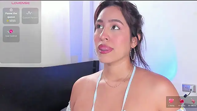 Nyxaraa online show from 11/11/25, 08:42