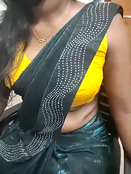 Snapshot of Tamilmallu-duskygirl03 chatting on 05/14/26, 05:36 Tamilmallu-duskygirl03 online show from 05/14/26, 05:36