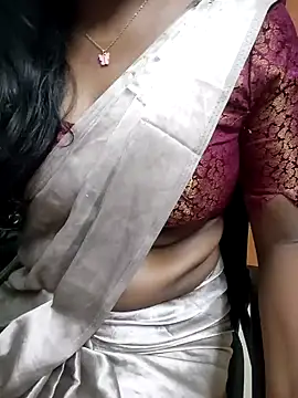 Snapshot of Tamilmallu-duskygirl03 chatting on 05/28/26, 06:16 Tamilmallu-duskygirl03 online show from 05/28/26, 06:16