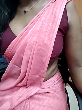 Snapshot of Tamilmallu-duskygirl03 chatting on 06/02/26, 05:42 Tamilmallu-duskygirl03 online show from 06/02/26, 05:42