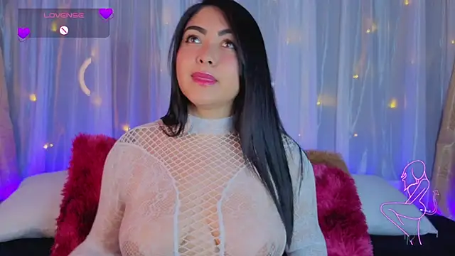 Snapshot of Victoria_Jonhss chatting on 12/18/25, 12:06 Victoria Jonhss online show from 12/18/25, 12:06