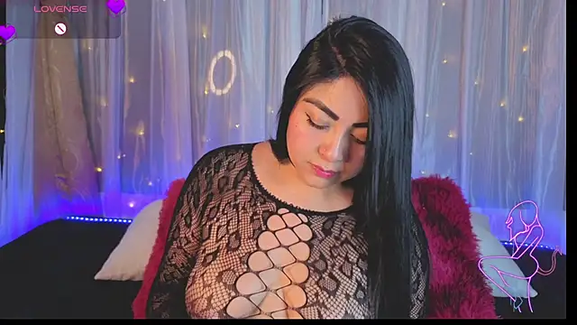 Snapshot of Victoria_Jonhss chatting on 12/23/25, 12:52 Victoria Jonhss online show from 12/23/25, 12:52