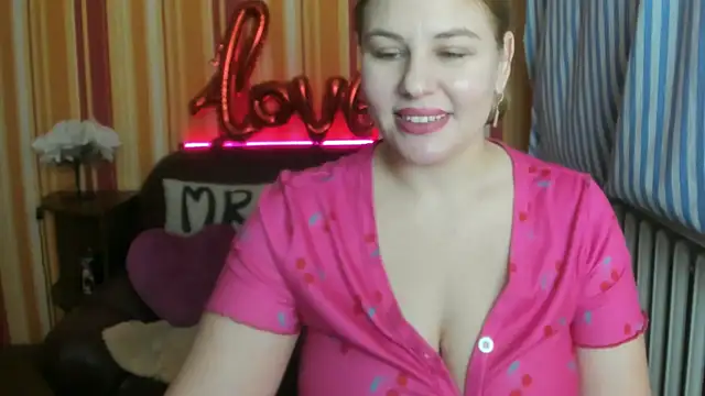 Snapshot of Passion-Blondy chatting on 12/15/24, 06:04 Passion-Blondy online show from 12/15/24, 06:04