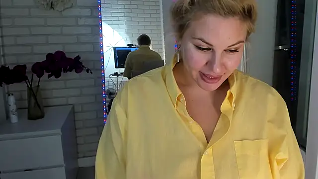 Snapshot of Passion-Blondy chatting on 10/10/25, 07:13 Passion-Blondy online show from 10/10/25, 07:13