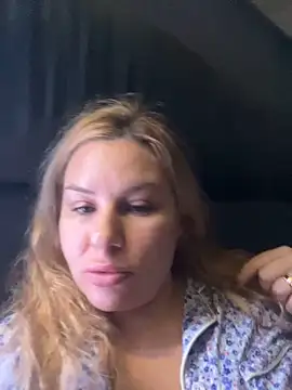 Snapshot of Passion-Blondy chatting on 10/15/25, 12:11 Passion-Blondy online show from 10/15/25, 12:11