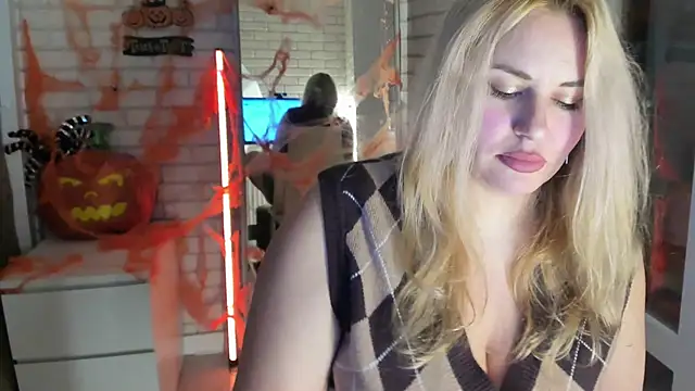 Snapshot of Passion-Blondy chatting on 10/22/25, 07:46 Passion-Blondy online show from 10/22/25, 07:46