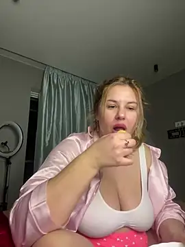 Snapshot of Passion-Blondy chatting on 05/15/26, 07:21 Passion-Blondy online show from 05/15/26, 07:21