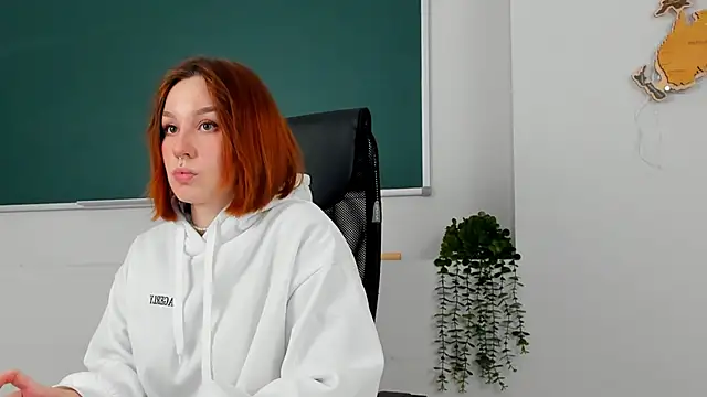 Snapshot of ClaireMathis chatting on 04/11/26, 02:32 ClaireMathis online show from 04/11/26, 02:32