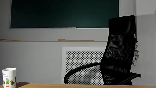 Snapshot of ClaireMathis chatting on 04/16/26, 02:51 ClaireMathis online show from 04/16/26, 02:51