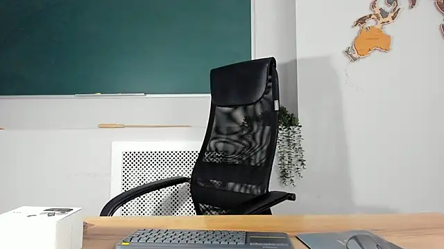 Snapshot of ClaireMathis chatting on 04/17/26, 02:42 ClaireMathis online show from 04/17/26, 02:42