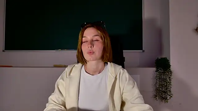 Snapshot of ClaireMathis chatting on 04/27/26, 02:59 ClaireMathis online show from 04/27/26, 02:59