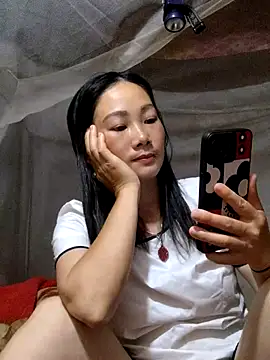 Snapshot of gio-thu chatting on 05/19/26, 02:23 gio-thu online show from 05/19/26, 02:23