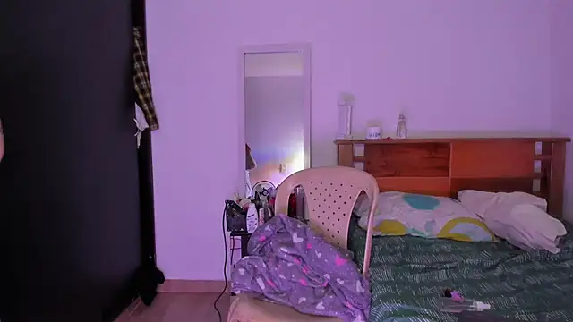 Kari Ruiz  online show from 10/27/25, 10:03