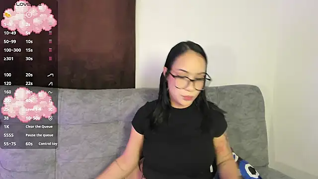 Kari Ruiz  online show from 04/17/26, 10:46