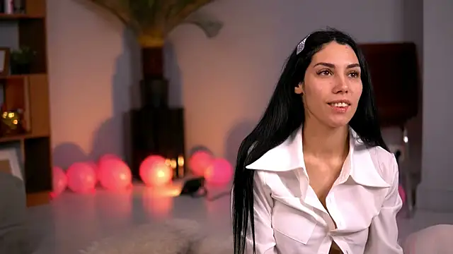 SiennaLuna online show from 11/26/25, 05:08