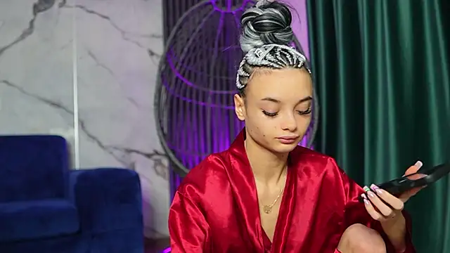 RachelRavee online show from 10/30/25, 05:20