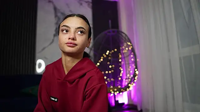 RachelRavee online show from 11/21/25, 05:06