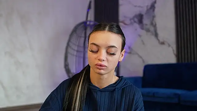 Snapshot of RachelRavee chatting on 03/16/26, 05:13 RachelRavee online show from 03/16/26, 05:13