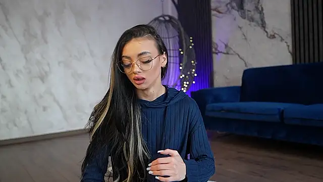 Snapshot of RachelRavee chatting on 03/26/26, 05:24 RachelRavee online show from 03/26/26, 05:24