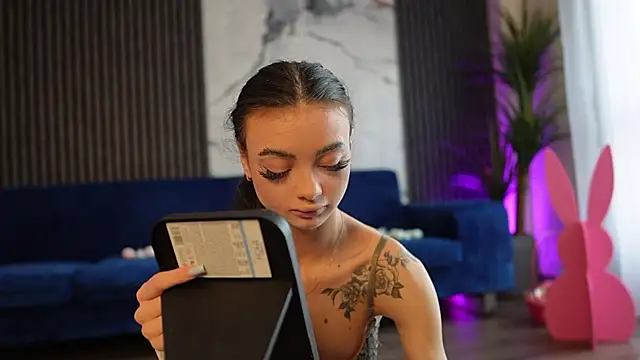 Snapshot of RachelRavee chatting on 04/06/26, 04:46 RachelRavee online show from 04/06/26, 04:46