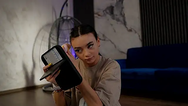 Snapshot of RachelRavee chatting on 04/16/26, 04:13 RachelRavee online show from 04/16/26, 04:13