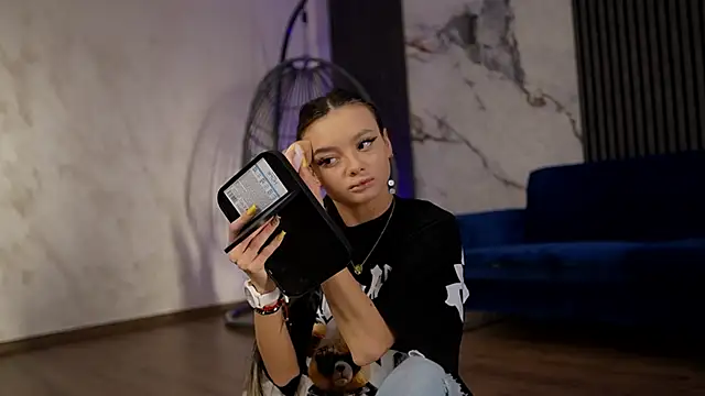 Snapshot of RachelRavee chatting on 04/17/26, 04:15 RachelRavee online show from 04/17/26, 04:15