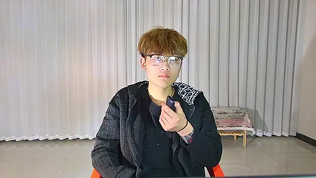 Snapshot of KK-cuteboy chatting on 04/07/26, 12:16 KK-cuteboy online show from 04/07/26, 12:16