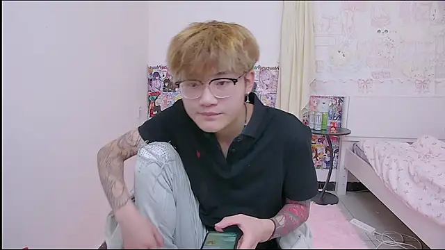 Snapshot of KK-cuteboy chatting on 04/10/26, 05:12 KK-cuteboy online show from 04/10/26, 05:12