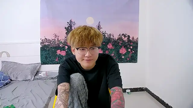 Snapshot of KK-cuteboy chatting on 04/15/26, 07:58 KK-cuteboy online show from 04/15/26, 07:58