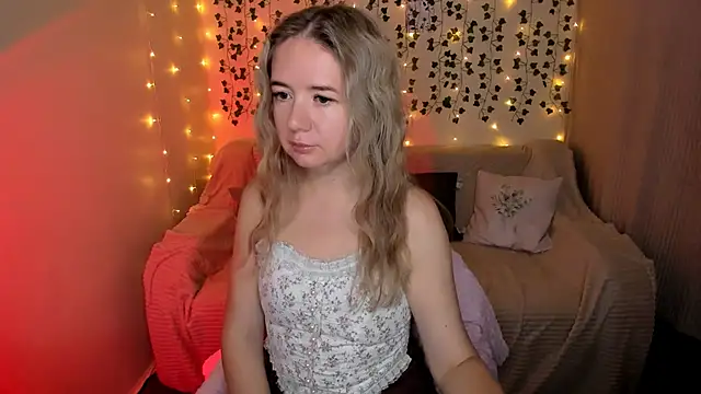 Evaa Braunn online show from 10/13/25, 02:33