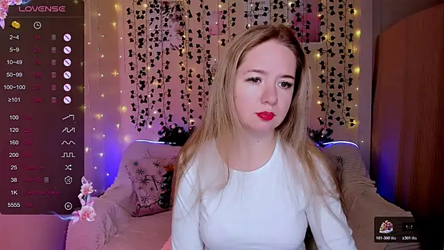 Snapshot of Evaa_Braunn chatting on 12/19/25, 02:07 Evaa Braunn online show from 12/19/25, 02:07