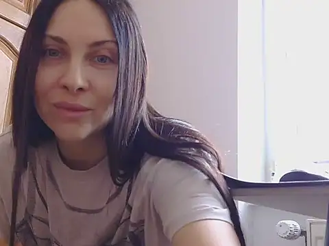 Snapshot of Olivarra chatting on 02/17/26, 10:12 Olivarra online show from 02/17/26, 10:12