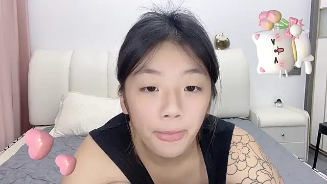 Snapshot of A-YY-TT chatting on 10/13/25, 10:43 A-YY-TT online show from 10/13/25, 10:43